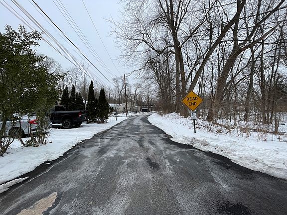 5th image of 63 Riverside Dr