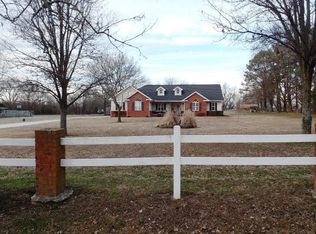 693 Oakcrest Rd, Siloam Springs, AR 72761