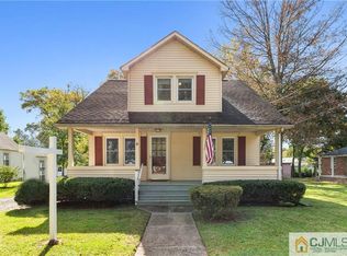 8 Linden Ln, Plainsboro, NJ 08536