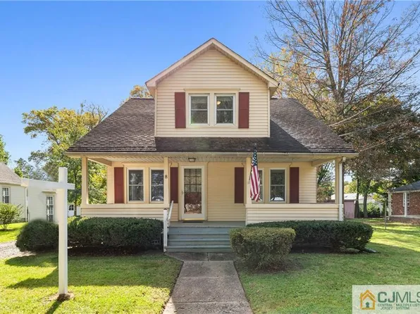 8 Linden Ln, Plainsboro, NJ 08536