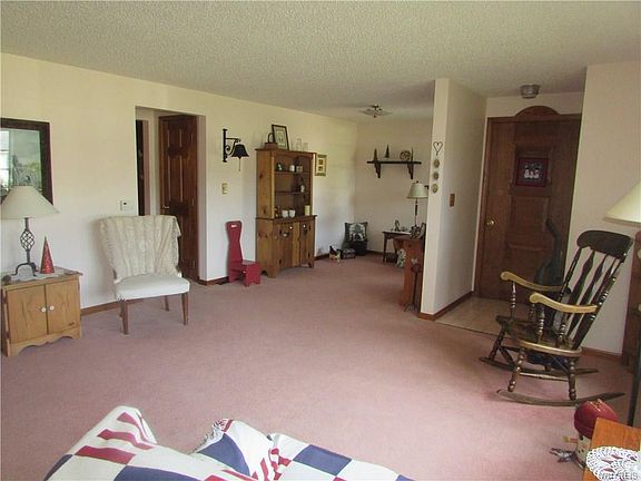 5th image of 222 Belmont Ct W