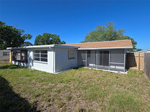 3rd image of 11014 Tamarix Ave