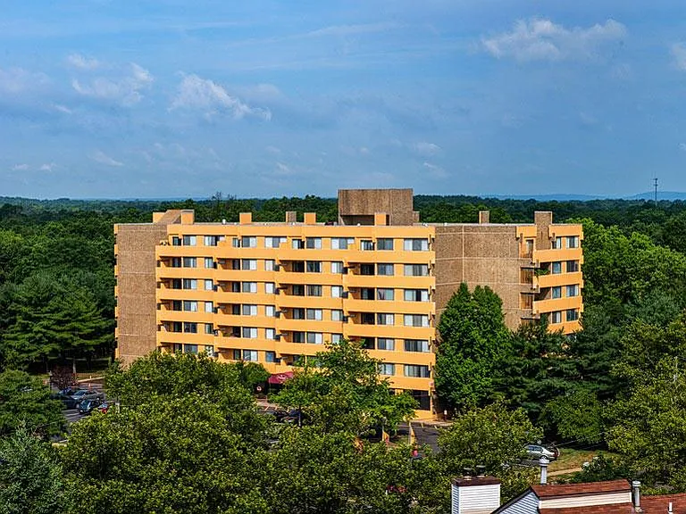 Claremont Towers — Photo 19