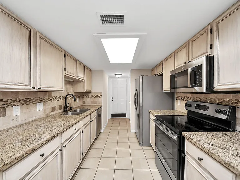 7821 Theissetta Dr #141 — Photo 10