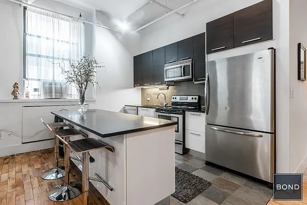 Rented by Bond New York | media 30