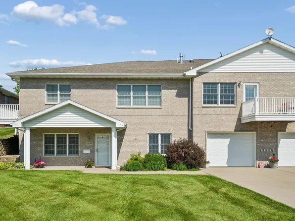 1530 Sylvan Dr, Dubuque, IA 52002