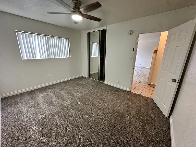 Courtyard Square Apartments — Photo 35