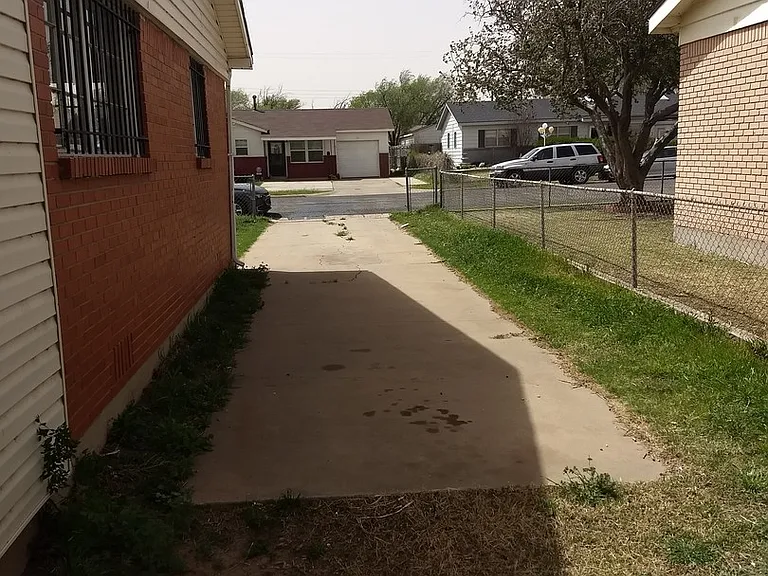 920 Gardenia St — Photo 4