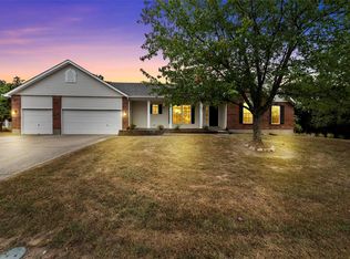 4906 Country Club Dr, High Ridge, MO 63049