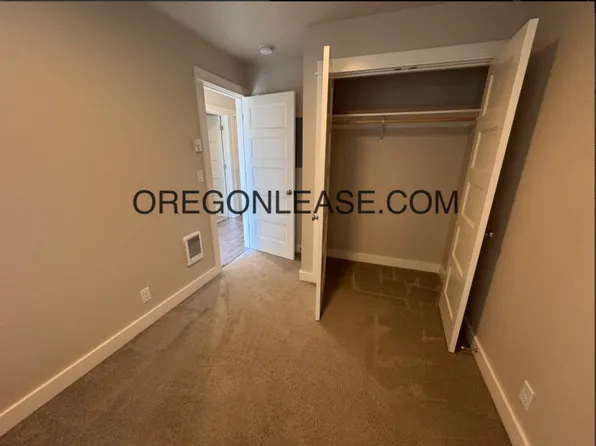 2 bedroom 2 bath Second floor Thurston duplex home, 5865 Aster St, Springfield, OR 97478