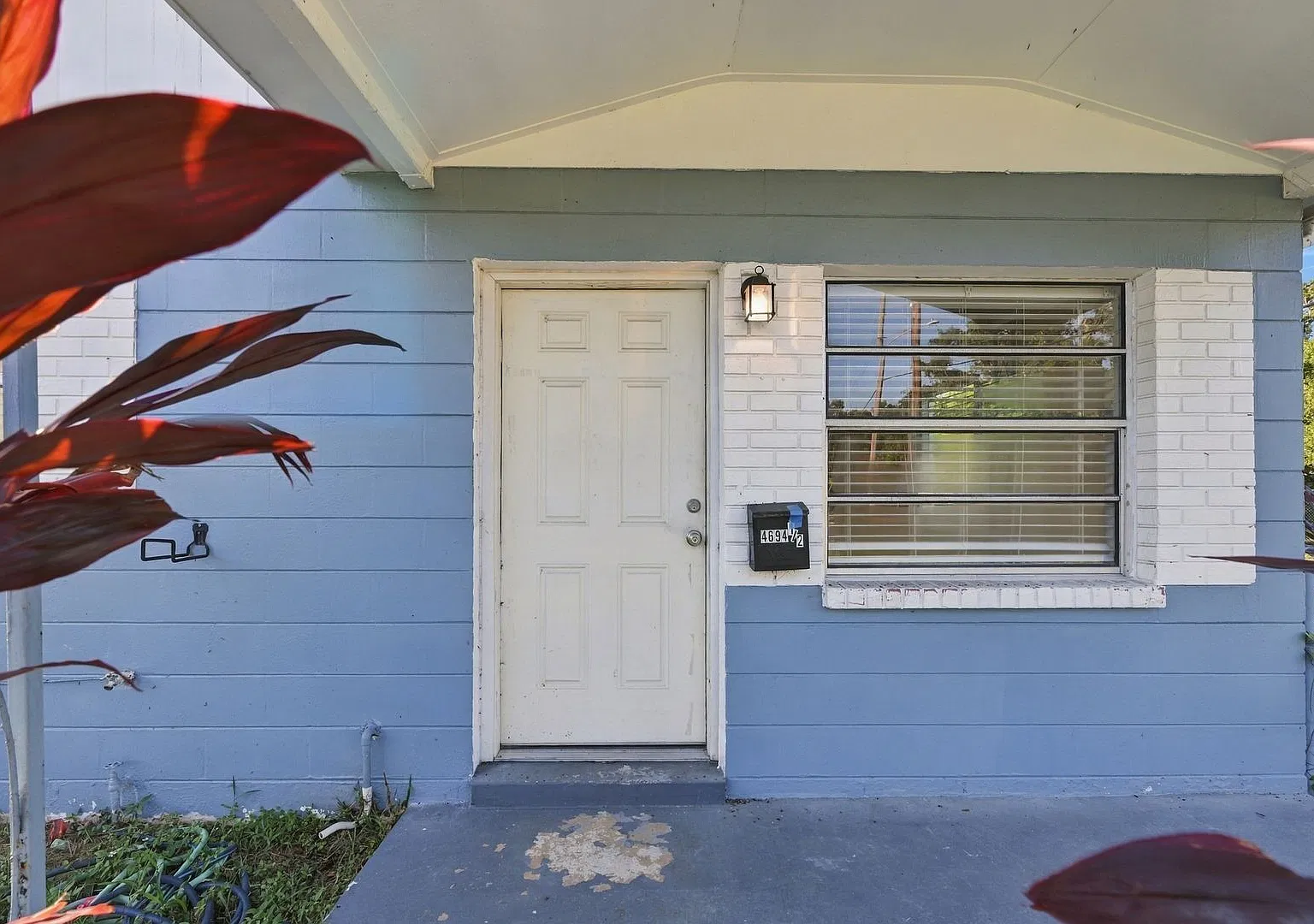 Fantastic 3BR/1Bath Home Available Now with Carport! — Photo 3