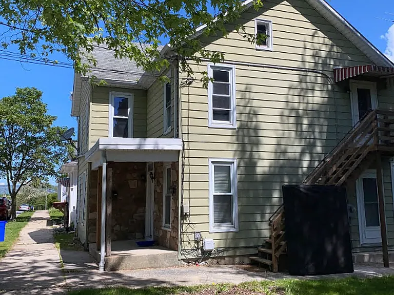 523 Center St — Photo 8