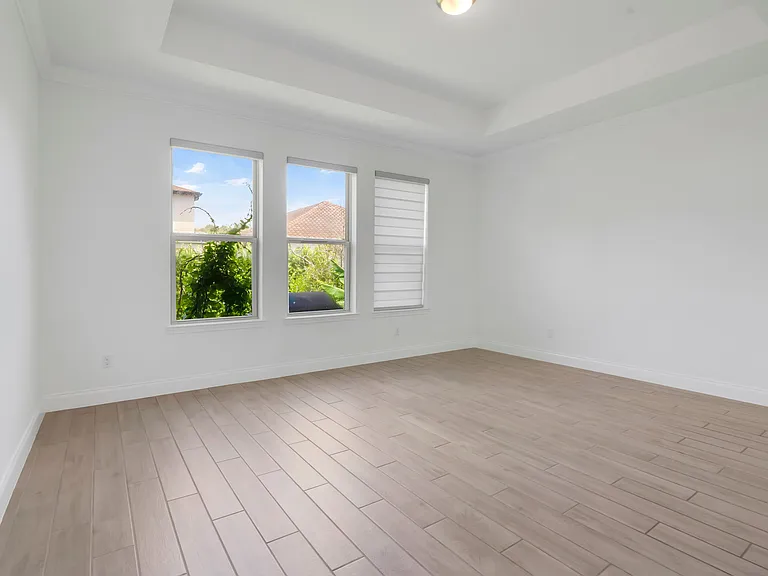 8318 Vivaro Isle Way — Photo 15