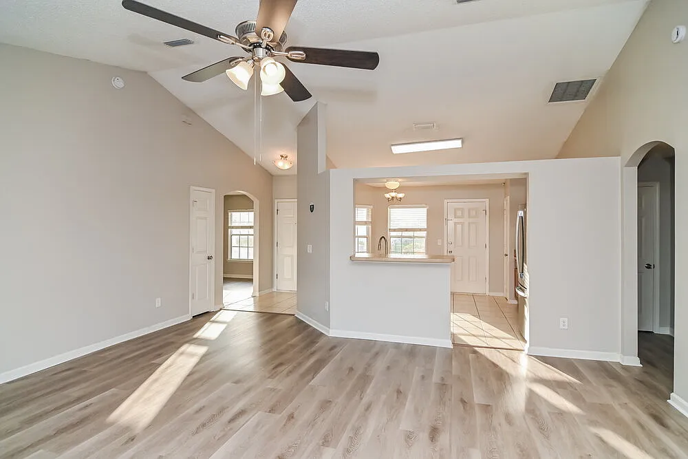 3 bed, 2.0 bath, 1519 sqft, $3,460 — Photo 3