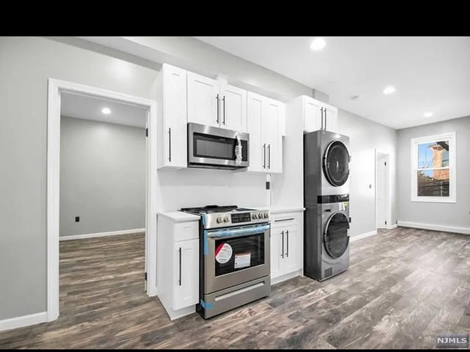 29 Edison St #2