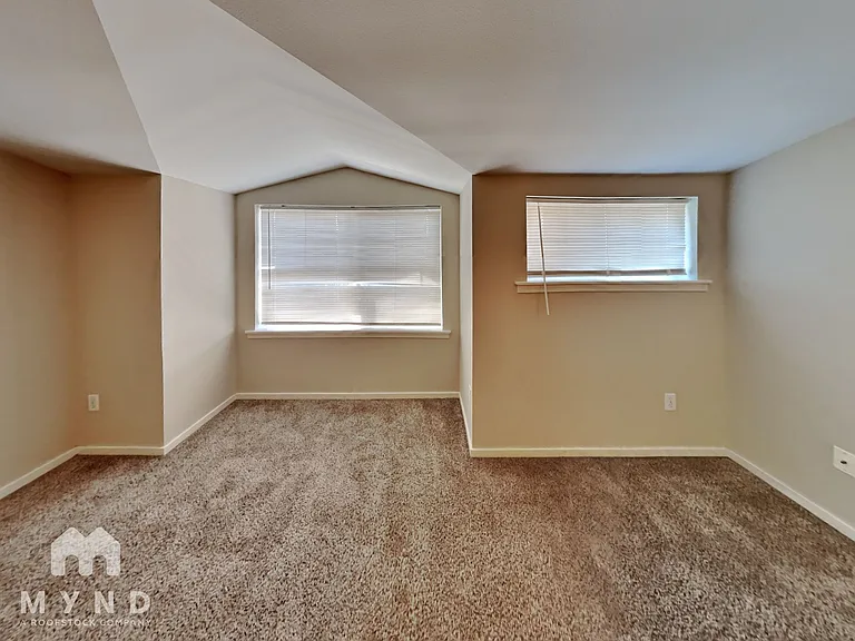 323 NW 103rd St — Photo 12