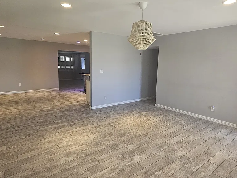 7426 E Holly St — Photo 10