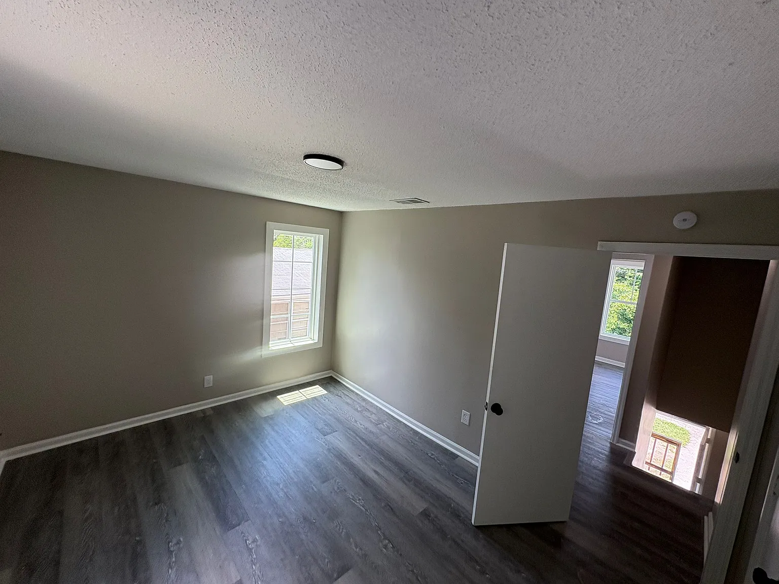 2 bed, 900 sqft, $850 — Photo 2