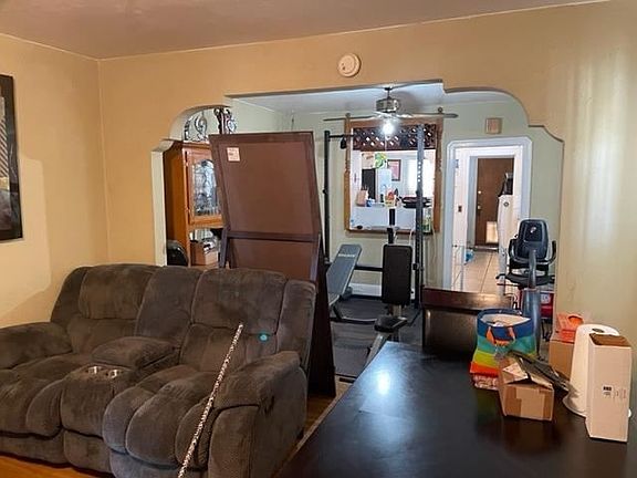 3rd image of 7859 Arthur St