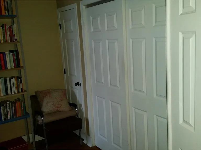 932 E College St — Photo 3