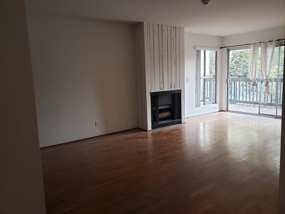 2nd image of 4103 Raintree Cir #103