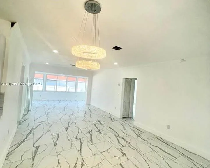 15925 NE 18th Ave — Photo 5