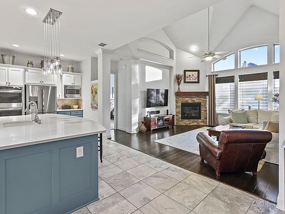 5th image of 552 Hidden Meadow Dr