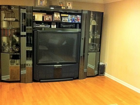 Living Room w/ hardwood floors
