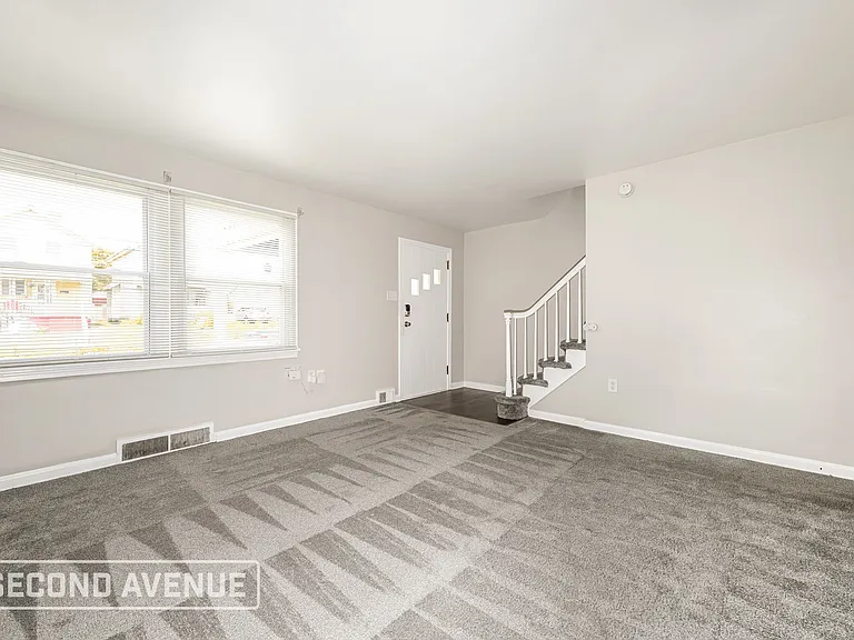 1721 Vanburen St — Photo 4