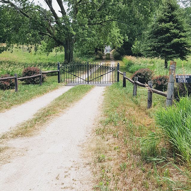 Enteranve to country home