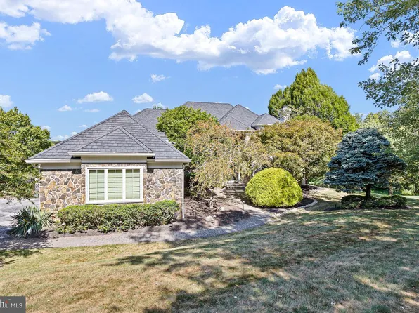 9 Pheasants Rdg S, Wilmington, DE 19807