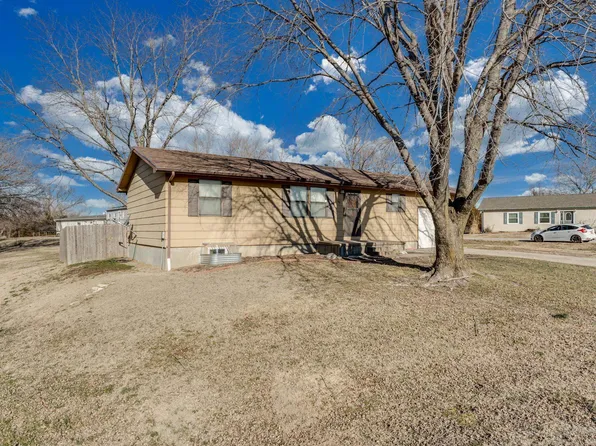 103 Eric Dr, Walton, KS 67151