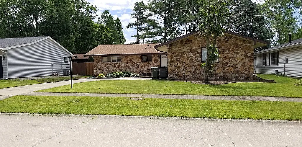 905 Shurts St photo 1