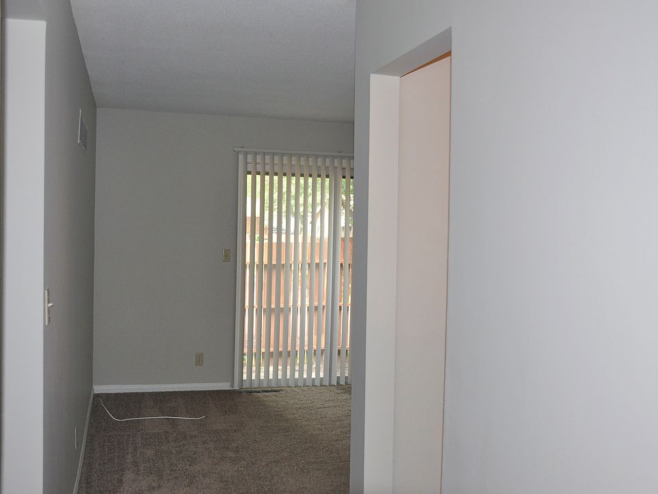 1st image of 535 W 101st Ter