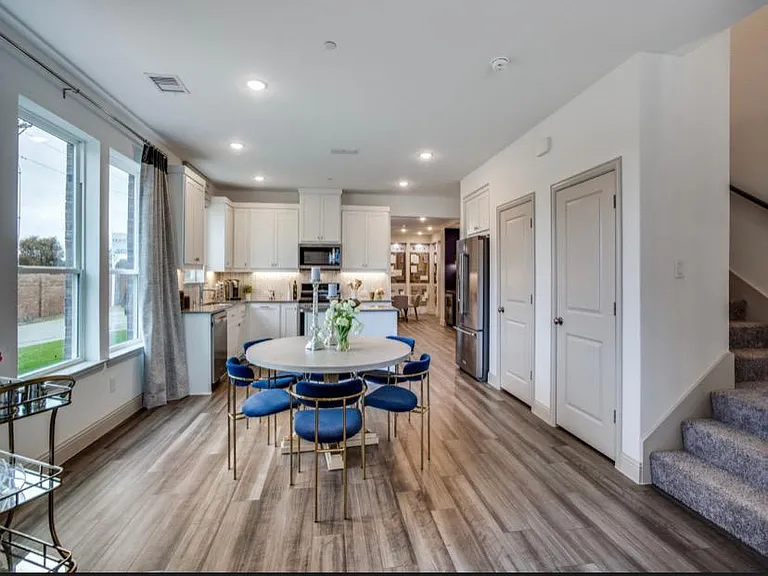 6101 Roper Rd — Photo 6