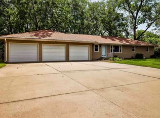 2512 SE Croco Rd, Topeka, KS 66605