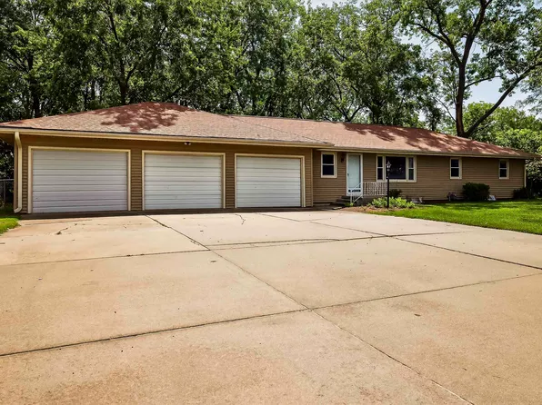 2512 SE Croco Rd, Topeka, KS 66605