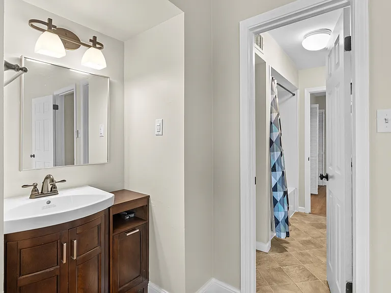 1181 Rue La Ville Walk — Photo 16