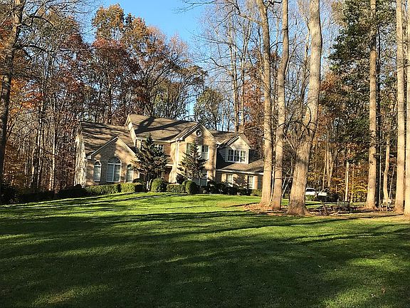 3rd image of 5856 Old Dominion Ct