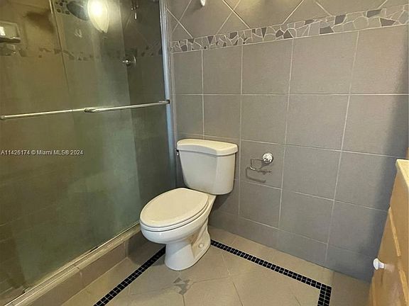 4th image of 1770 NE 191st St #6021