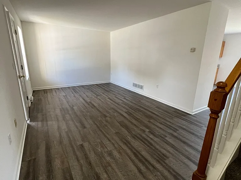 2027 Greystone Dr — Photo 9