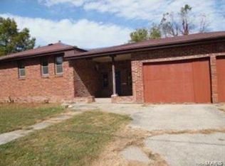 715 E Montgomery St, Staunton, IL 62088