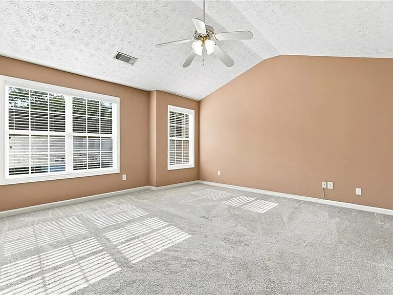 3063 Kentmere Dr — Photo 12