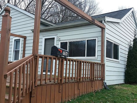 3rd image of 706 Munroe Falls Ave