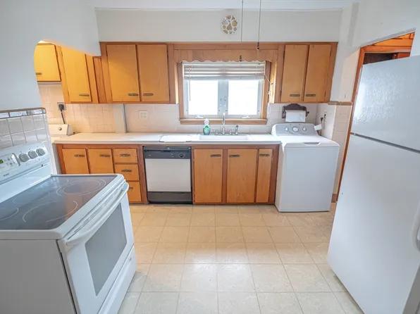 130 Francis St #2, Everett, MA 02149
