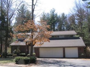 21 Woodlot Rd, Amherst, MA 01002