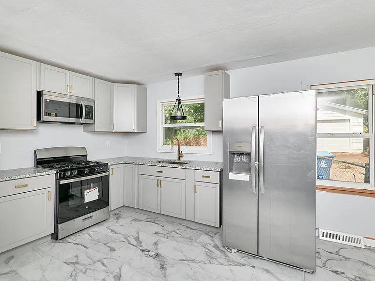 615 Superior Dr — Photo 11