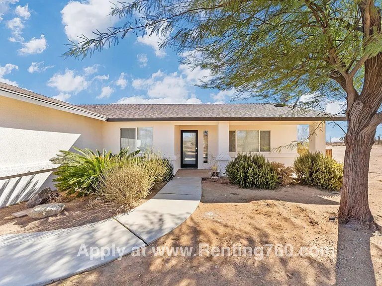 321 N Bonita Ave — Photo 3