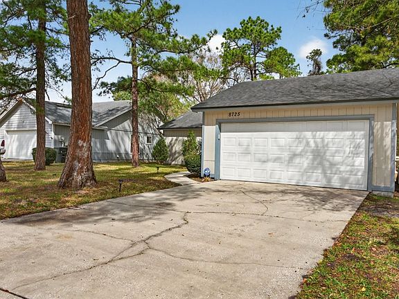 3rd image of 8725 Huntington Woods Cir N