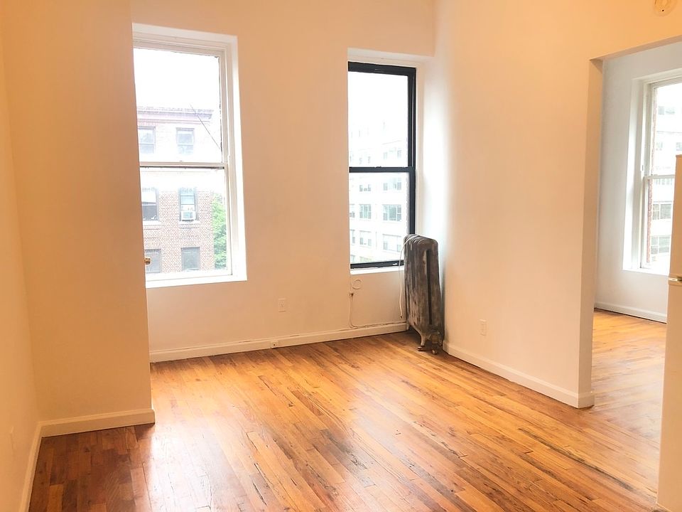 2nd image of 139 E 61st St APT 4F